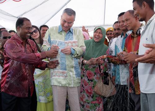 RAJA DR.NAZRIN SHAH