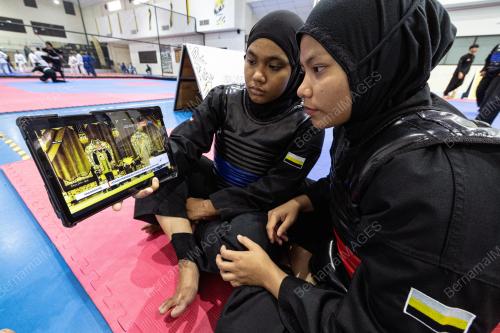TINJAUAN PERTABALAN YANG DI-PERTUAN AGONG