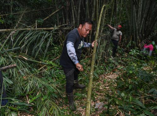 PEMBUAT BULUH TRADISIONAL