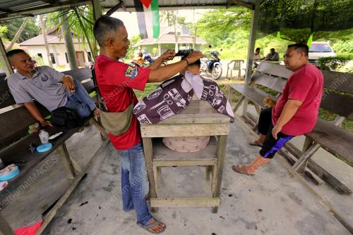 ZAMRI SAIDON TUKANG GUNTING RAMBUT