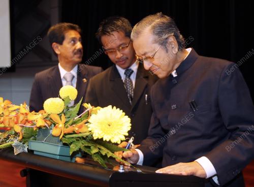 TUN MAHATHIR MOHAMAD