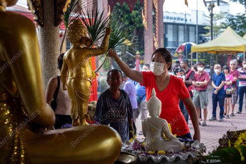 TINJAUAN SAMBUTAN HARI WESAK