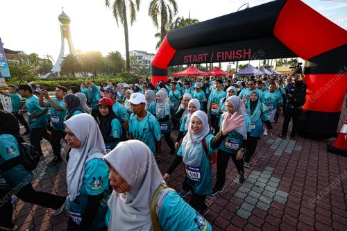 PESERTA LARIAN