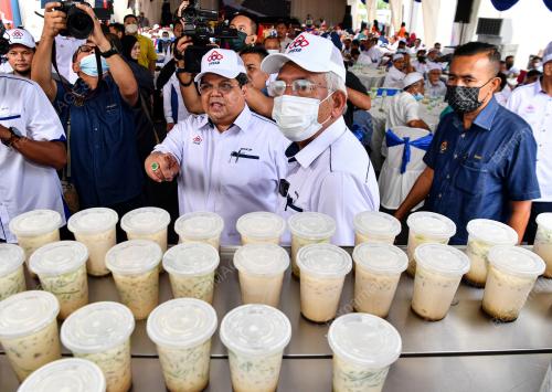 DATUK SERI MAHDZIR KHALID