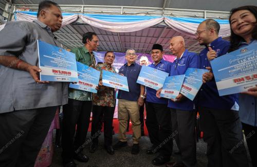 DATUK AARON AGO DAGANG