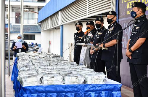DATUK MIOR FARIDALATHRASH WAHID