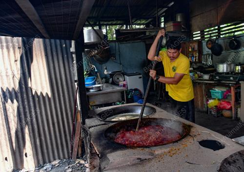 RENDANG TOK DI WAKTU PANDEMIK MASIH MENDAPAT SAMBUTAN