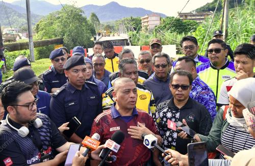 DATUK SERI SAARANI MOHAMAD