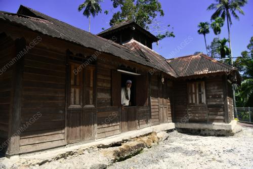 MASJID RAJA KAMPUNG CHEPOR LENGGONG