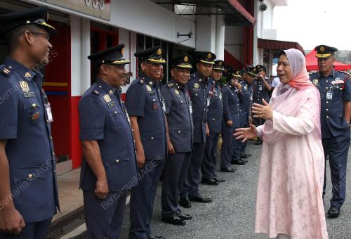 ZURAIDA KAMARUDDIN