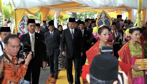 RAJA DR. NAZRIN SHAH