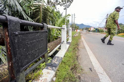 JAMBATAN LAMA SUNGAI SLIM