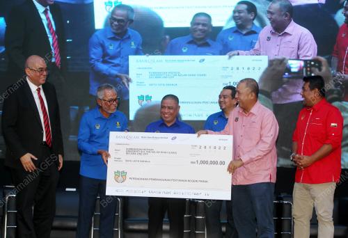DATUK SERI SAARANI MOHAMAD