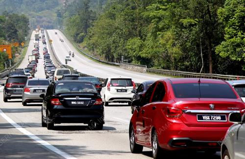 KESESAKAN JALAN RAYA