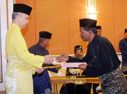 RAJA DR NAZRIN SHAH