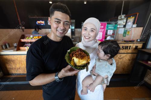 LIPUTAN KISAH CINTA GADIS JEPUN