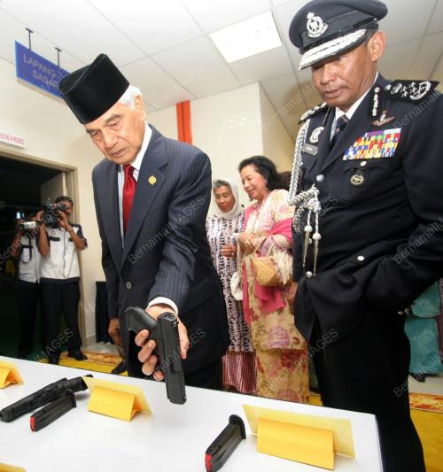 SULTAN AZLAN SHAH