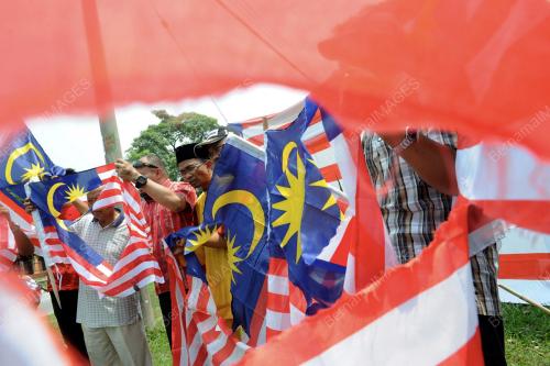PK05_30082013_BENDERA