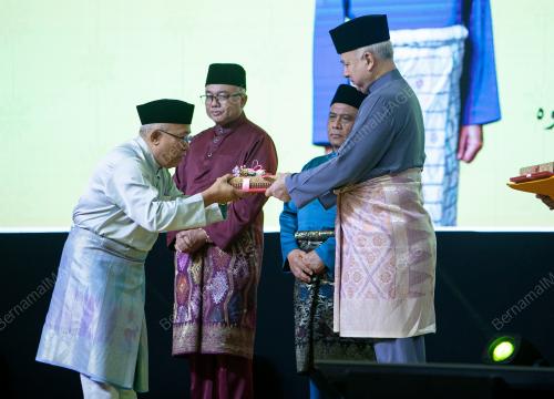 SULTAN PERAK SULTAN NAZRIN SHAH