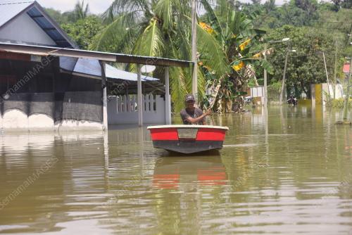 TINJAUAN BANJIR DI TELUK INTAN