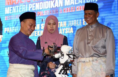 PK06-300618-MASZLEE_30062018