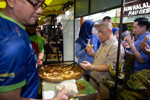 DATUK SERI SAARANI MOHAMAD