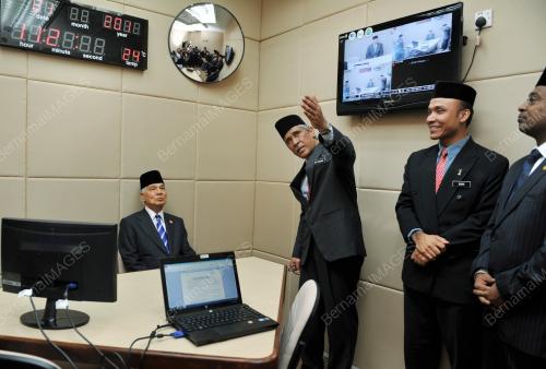 SULTAN AZLAN SHAH