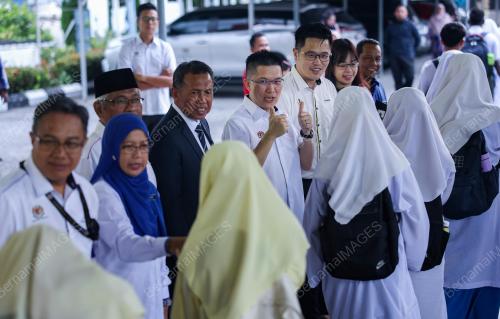 WONG KAH WOH