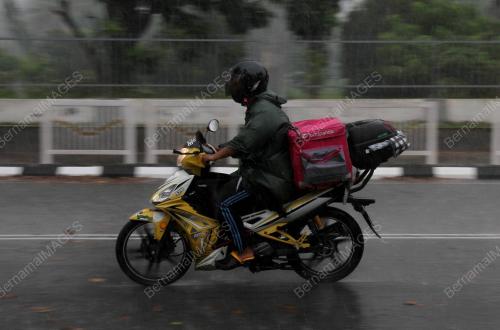 PENGHANTARAN MAKANAN