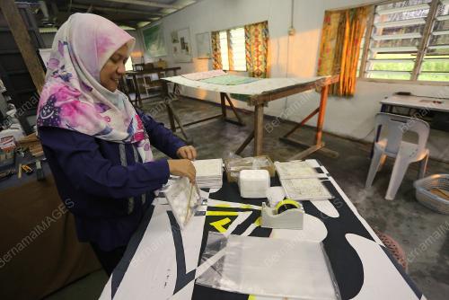 PEMILIK BATIK TANUNTAYA