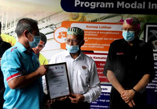 DATUK SERI MUSTAPA MOHAMED