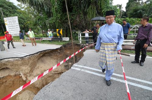 DATUK SERI NIZAR JAMALUDDIN