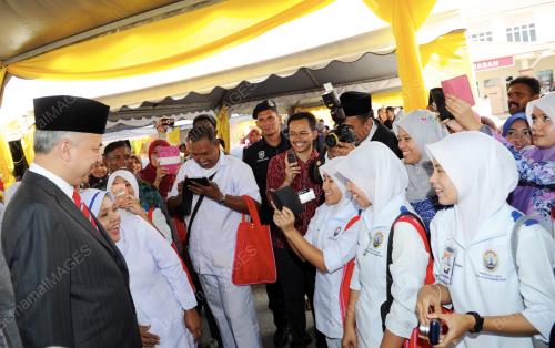 PK06_04062013_RAJA_NAZRIN