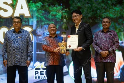 DATUK SERI SAARANI MOHAMAD