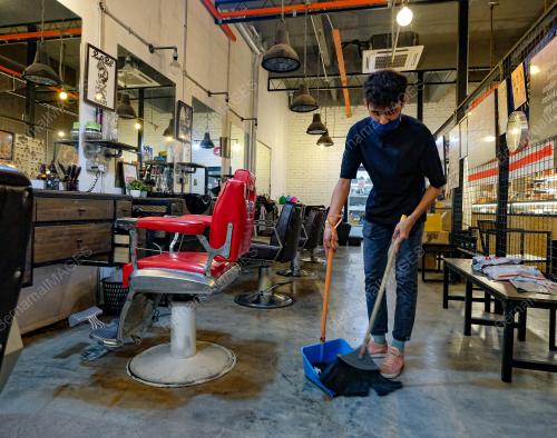 PERSIAPAN KEDAI GUNTING RAMBUT