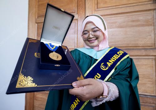 PENERIMA ANUGERAH TUANKU CANSELOR