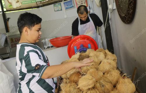 PEMILIK SANTAN M DARAT MOHD FIRDAUS ISMAIL