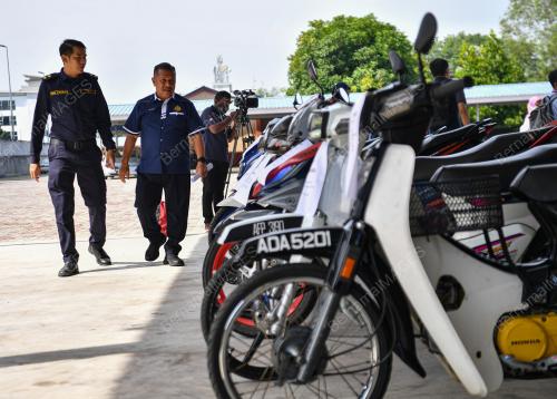 AB AZIZ AWANG TEH