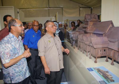 DATUK SERI SAARANI MOHAMAD