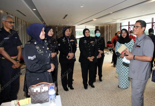 DATUK SERI AHMAD FAIZAL AZUMU