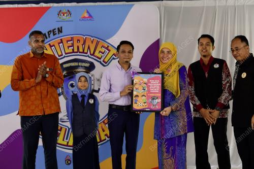 MOHD AZLAN HELMI