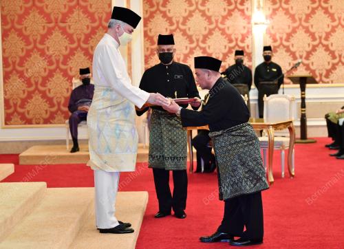 ISTIADAT MENGANGKAT SUMPAH SEBAGAI MENTERI BESAR PERAK