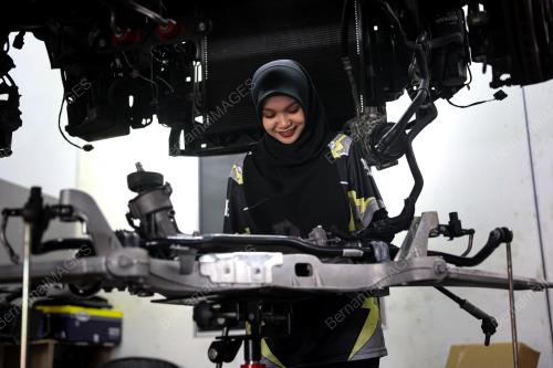 KHAIRIN QISSTINA