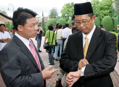 MOHD NIZAR JAMALUDDIN