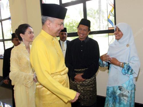 RAJA DR NAZRIN SHAH