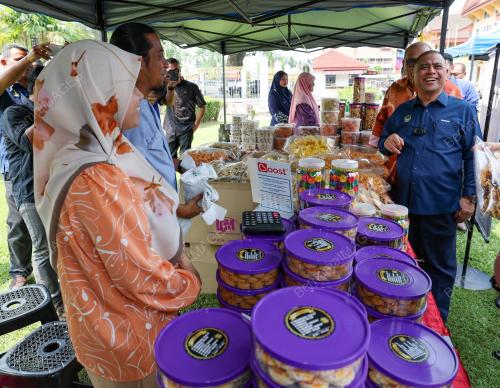 DATUK SERI SAARANI MOHAMAD