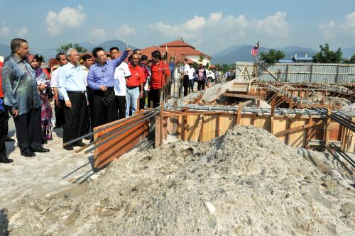 DATUK SERI HUSNI HANADZLAH