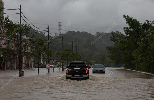 TINJAUAN KEJADIAN BANJIR KILAT