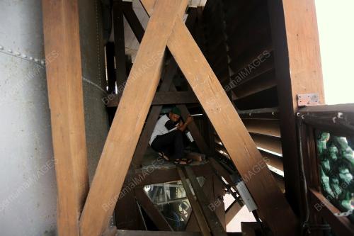 JAM MENARA CONDONG