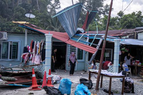 RIBUT DAN ANGIN KENCANG